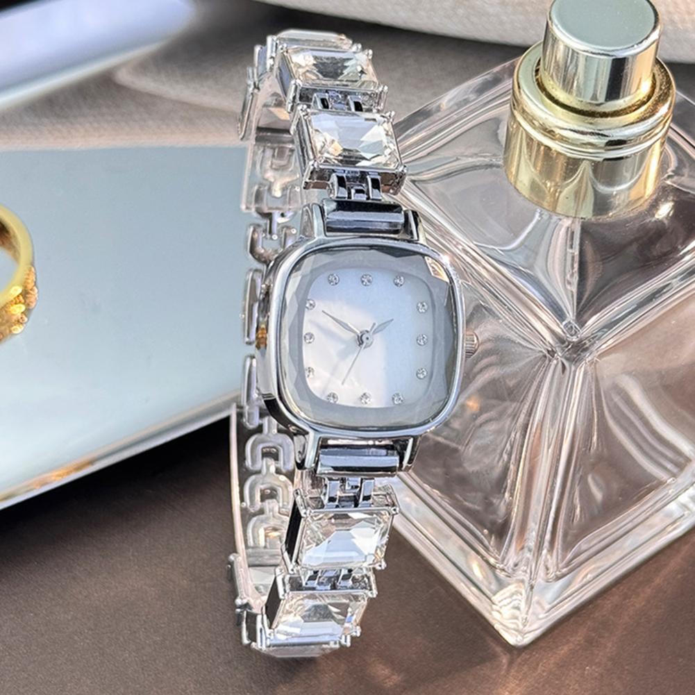 ساعة يد نسائية بسوار لامع وقرص - مراجعة Ladies Luxury Watch وسعره