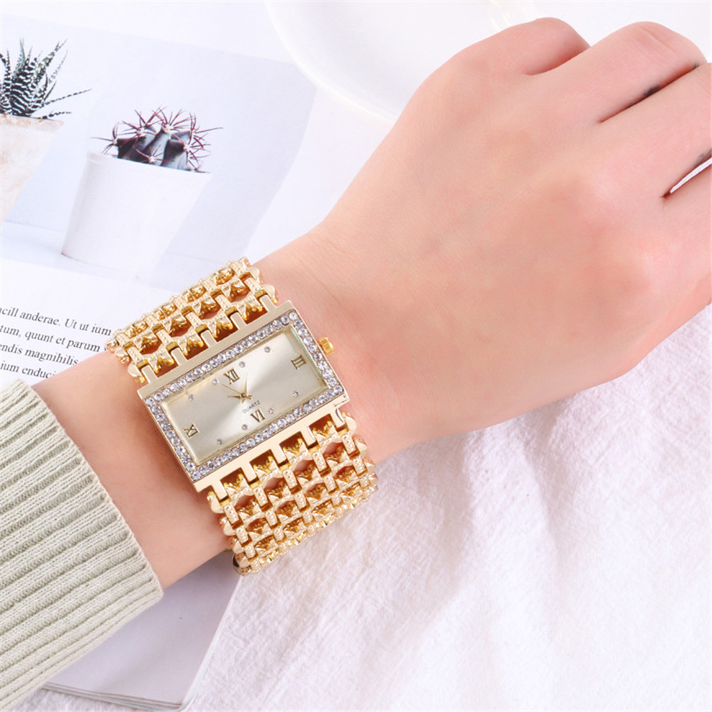 ساعة كوارتز نسائية فاخرة ذهبية - مراجعة Luxury Watch Events وسعره