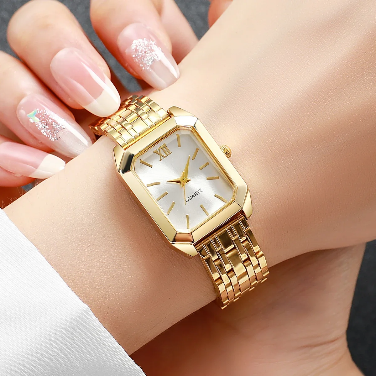 ساعة يد نسائية فاخرة بتصميم مر - مراجعة Ladies Luxury Watch وسعره