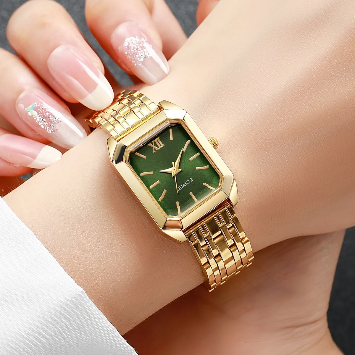 ساعة يد نسائية فاخرة بتصميم مر - مراجعة Ladies Luxury Watch وسعره
