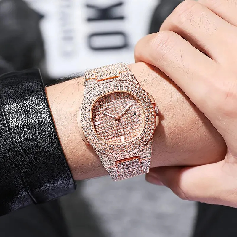 ساعة رجالية عصرية جديدة مرصعة  - مراجعة Luxury Watch Trading وسعره